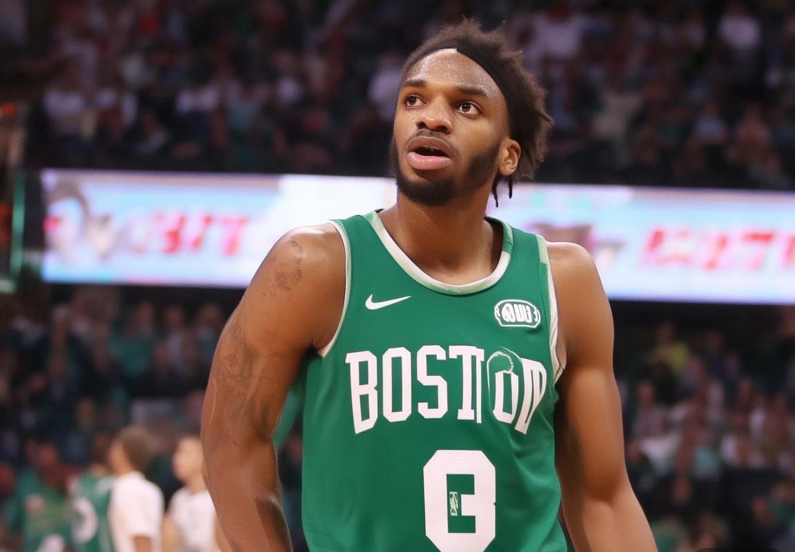 佩顿·普理查德准三双引领波士顿凯尔特人团队胜利，力克英格拉姆领衔的多伦多猛龙